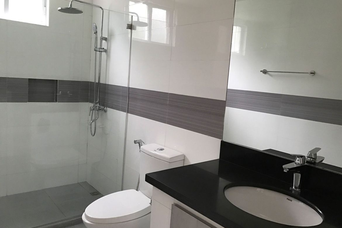 4 Bedroom House for Rent in San Lorenzo, Makati, Metro Manila near MRT-3 Ayala photo 7