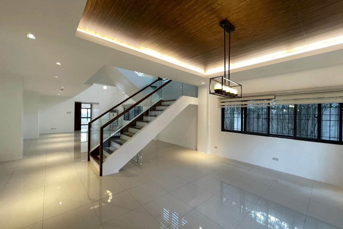 4 Bedroom House for Rent in San Lorenzo, Makati, Metro Manila near MRT-3 Ayala photo 3