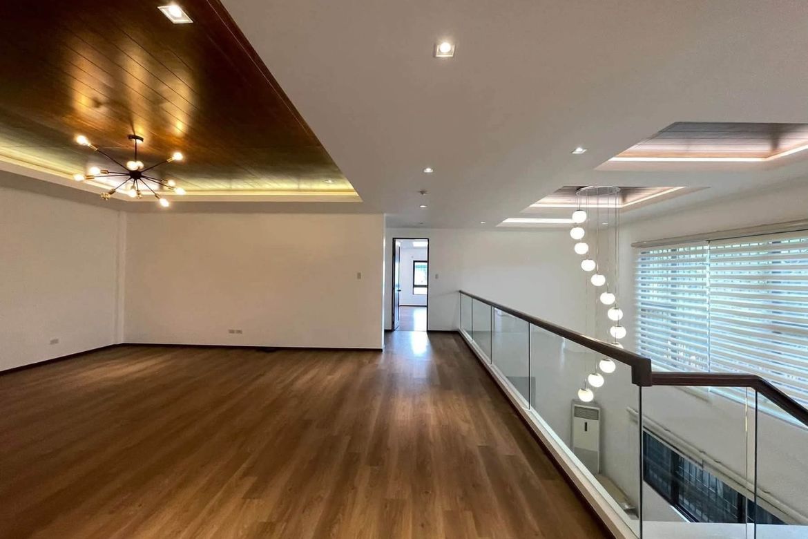 4 Bedroom House for Rent in San Lorenzo, Makati, Metro Manila near MRT-3 Ayala photo 6