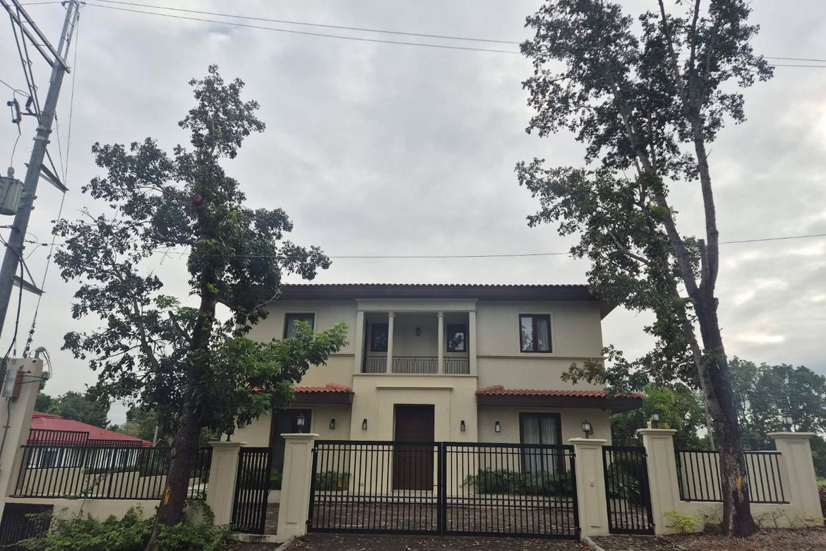 4 Bedroom House for Sale in Alabang, Muntinlupa, Metro Manila – photo 4