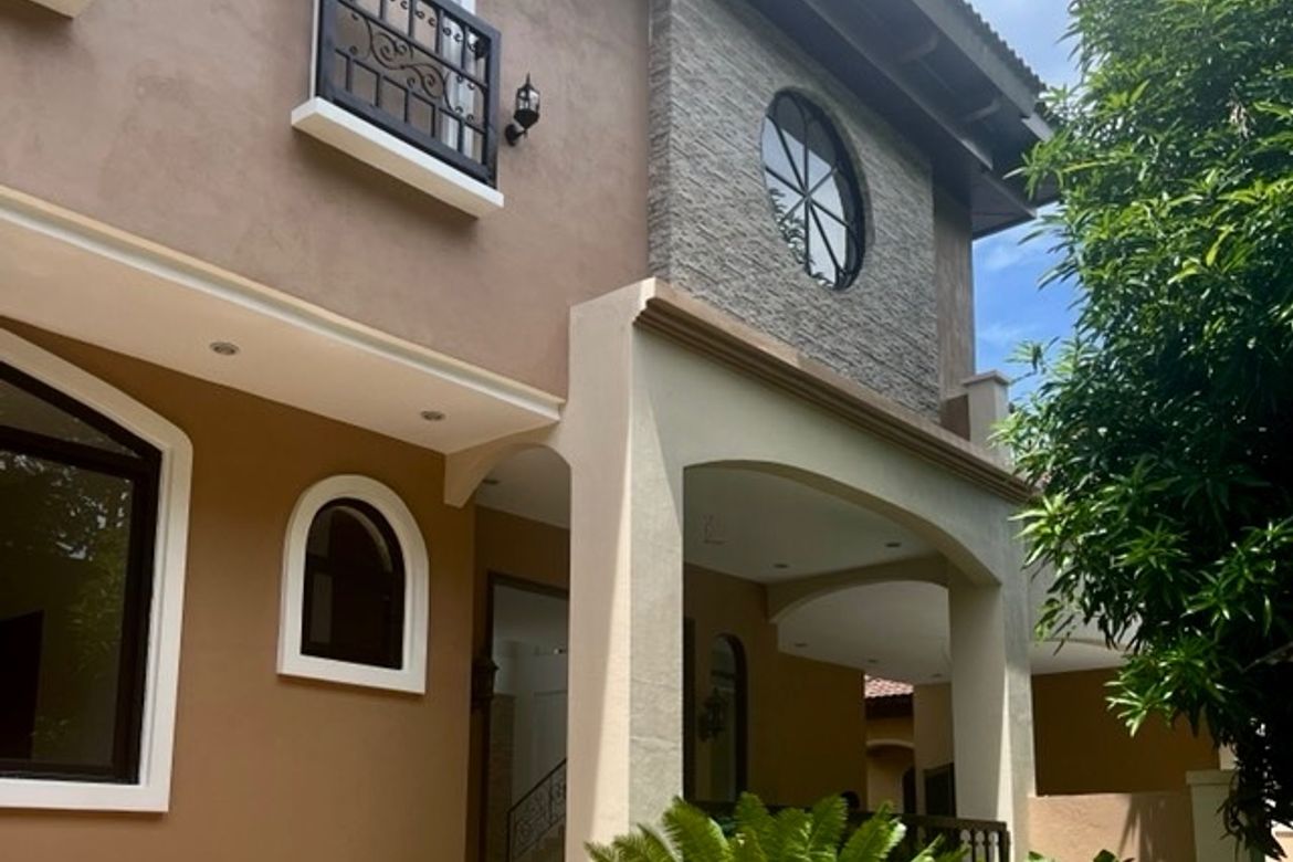 4 Bedroom House for Sale in Almanza Dos, Las Piñas, Metro Manila – photo 6