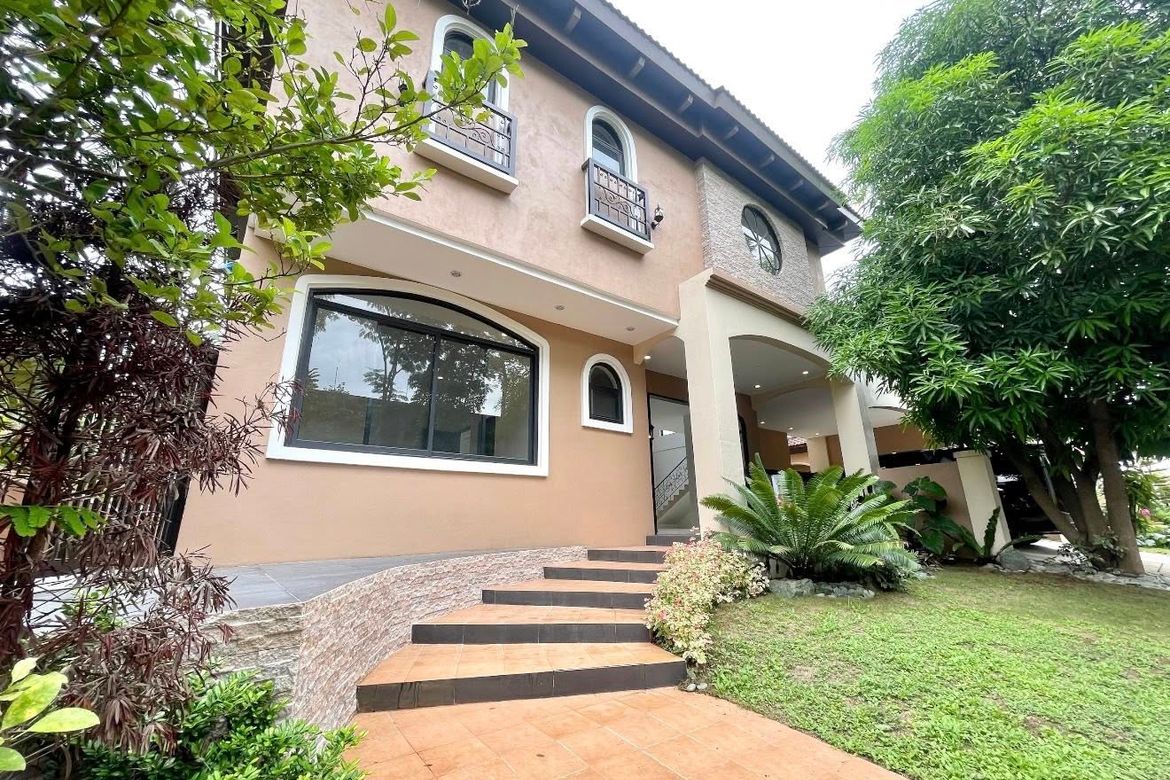 4 Bedroom House for Sale in Almanza Dos, Las Piñas, Metro Manila – photo 2