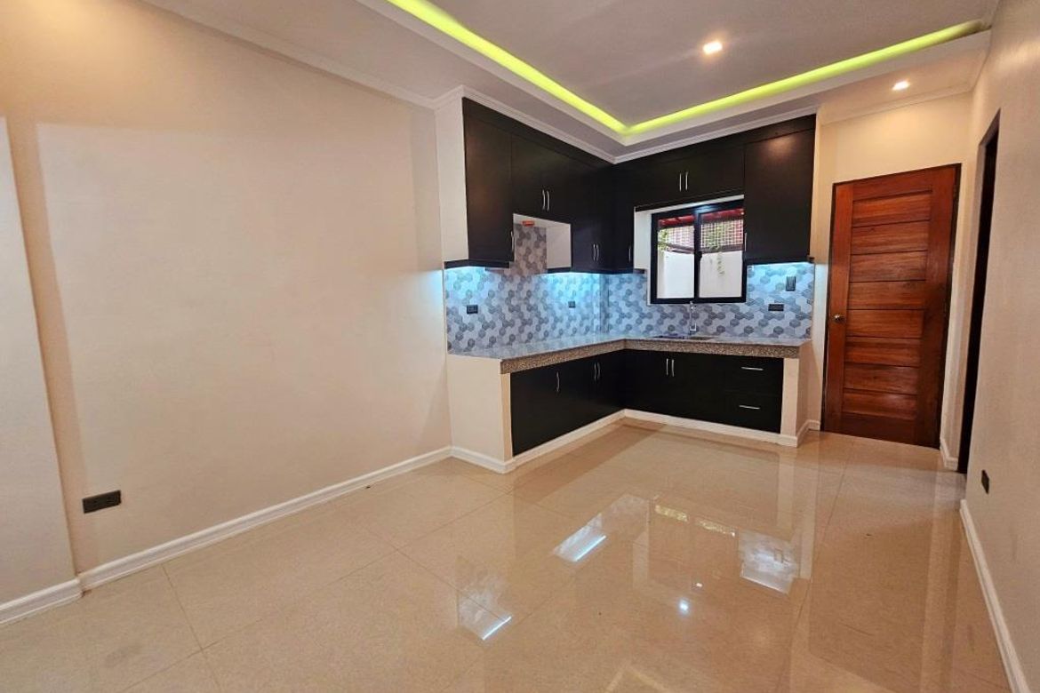 4 Bedroom House for Sale in Almanza Dos, Las Piñas, Metro Manila – photo 6