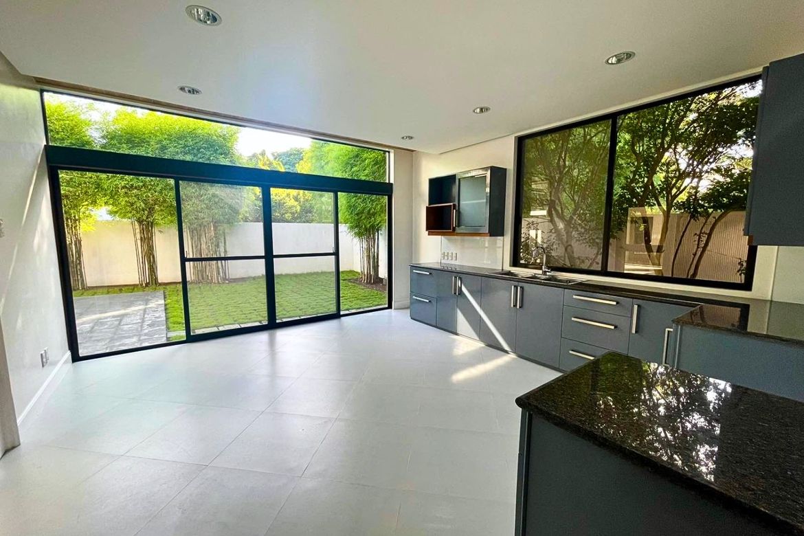 4 Bedroom House for Sale in Almanza Dos, Las Piñas, Metro Manila