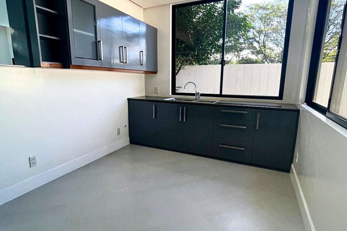 4 Bedroom House for Sale in Almanza Dos, Las Piñas, Metro Manila – photo 5