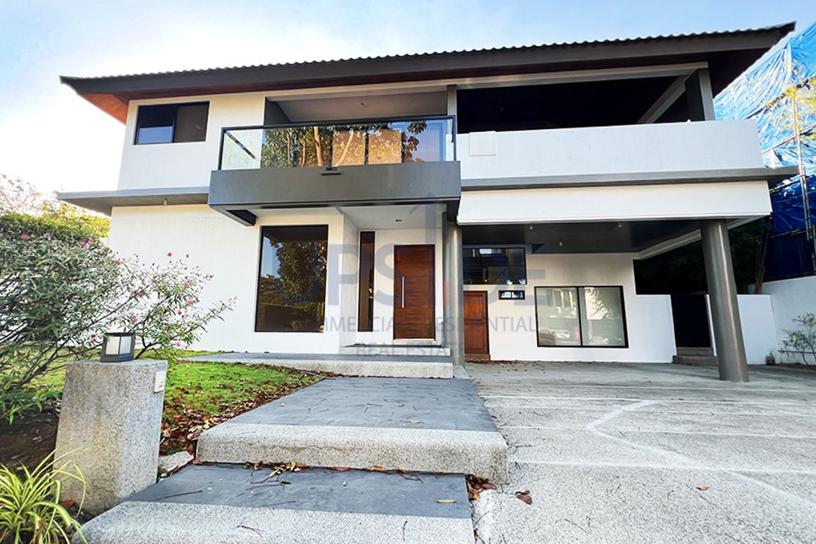 4 Bedroom House for Sale in Almanza Dos, Las Piñas, Metro Manila