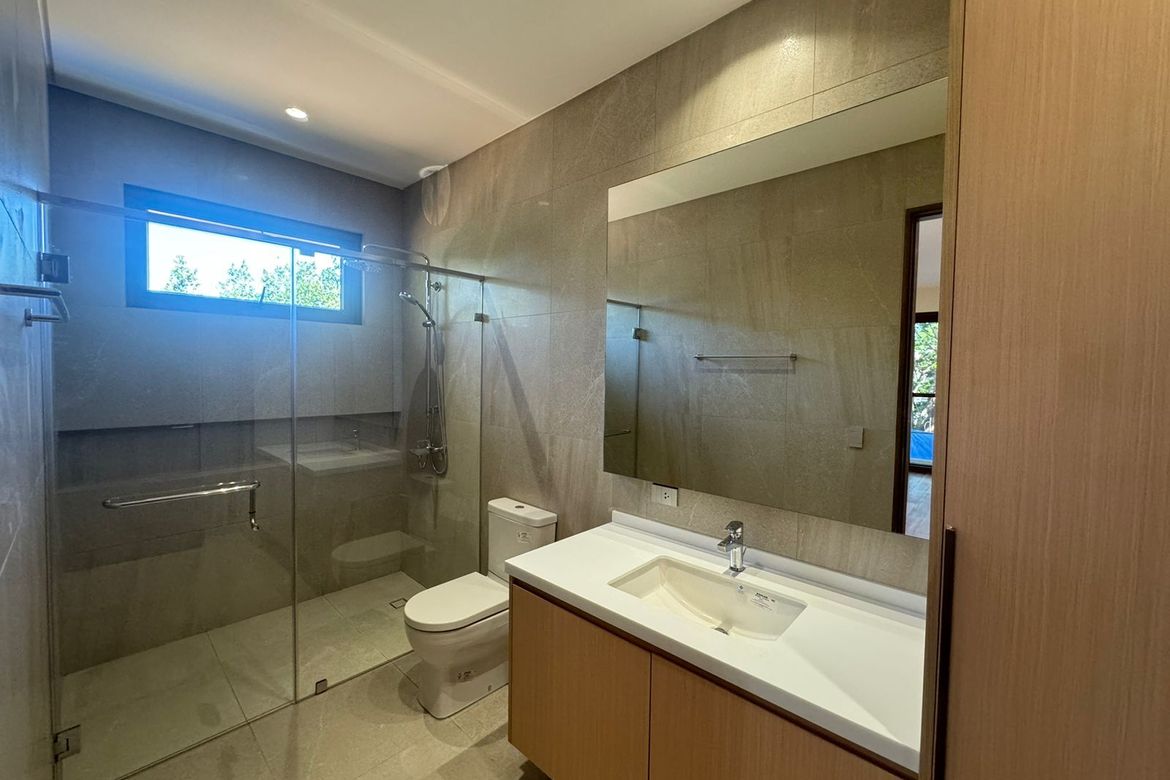 4 Bedroom House for Sale in Almanza Dos, Las Piñas, Metro Manila – photo 7