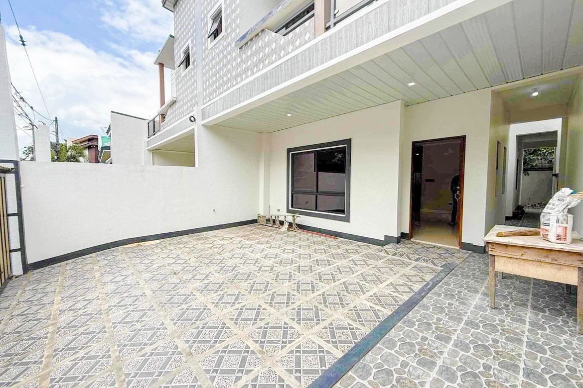 4 Bedroom House for Sale in Almanza Uno, Las Piñas, Metro Manila – photo 3