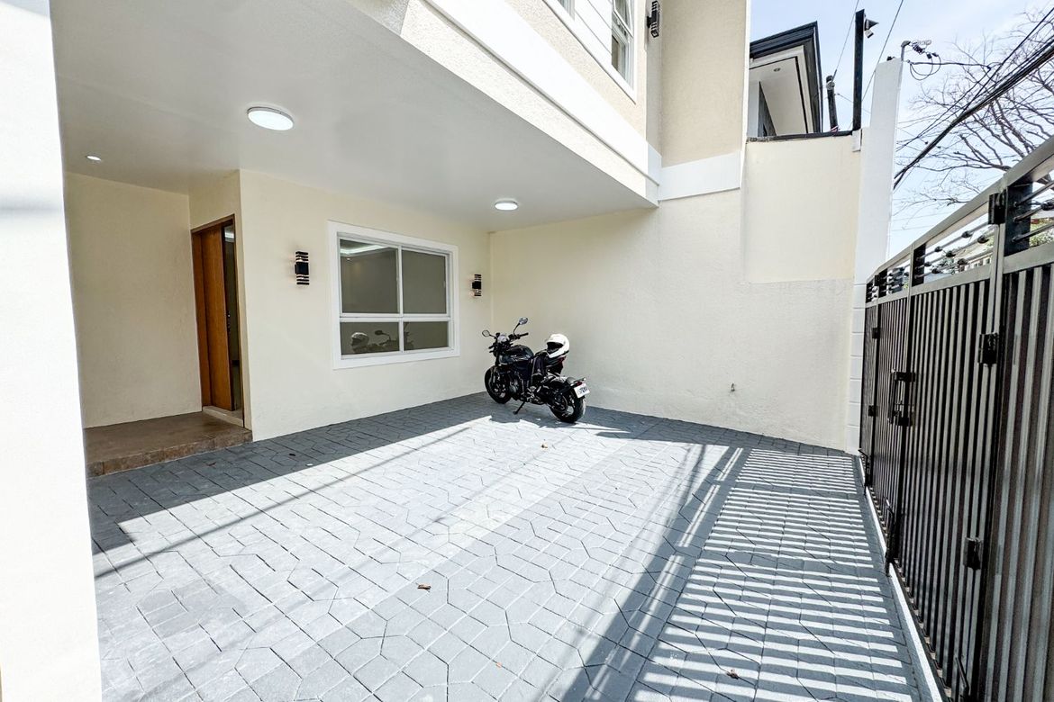 4 Bedroom House for Sale in Almanza Uno, Las Piñas, Metro Manila – photo 2