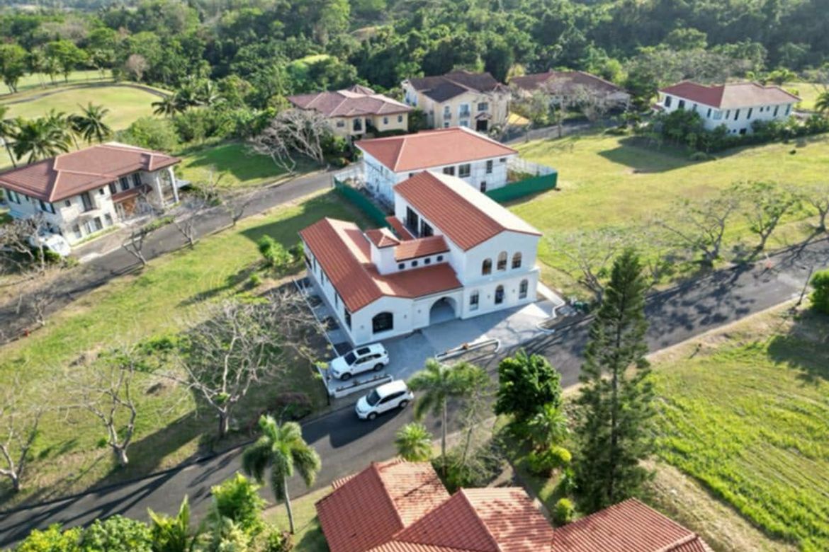 4 Bedroom House for Sale in Aya, Talisay, Batangas – photo 2