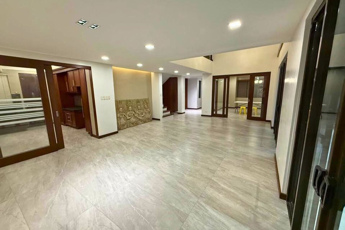 4 Bedroom House for Sale in Bagumbayan, Quezon City, Metro Manila