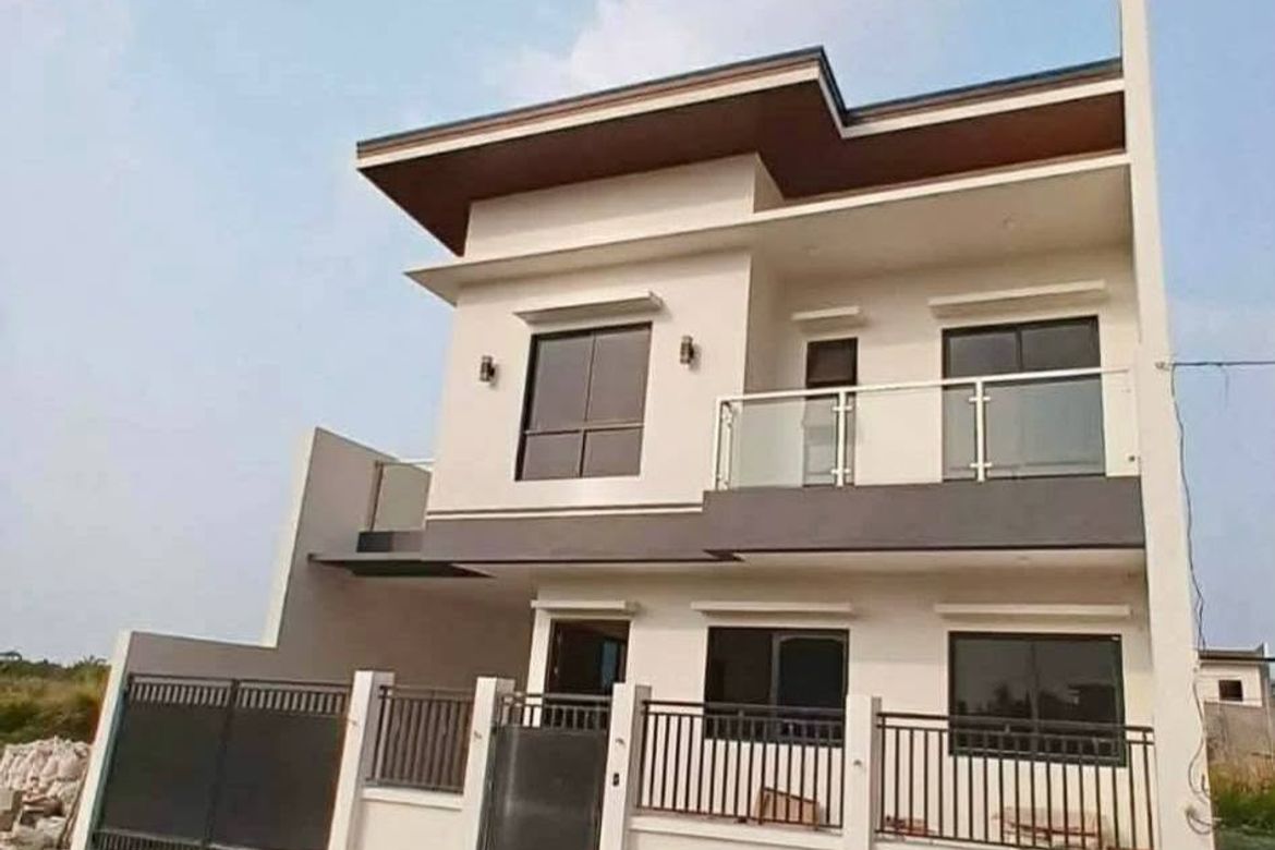 4 Bedroom House for Sale in Balibago, Santa Rosa, Laguna