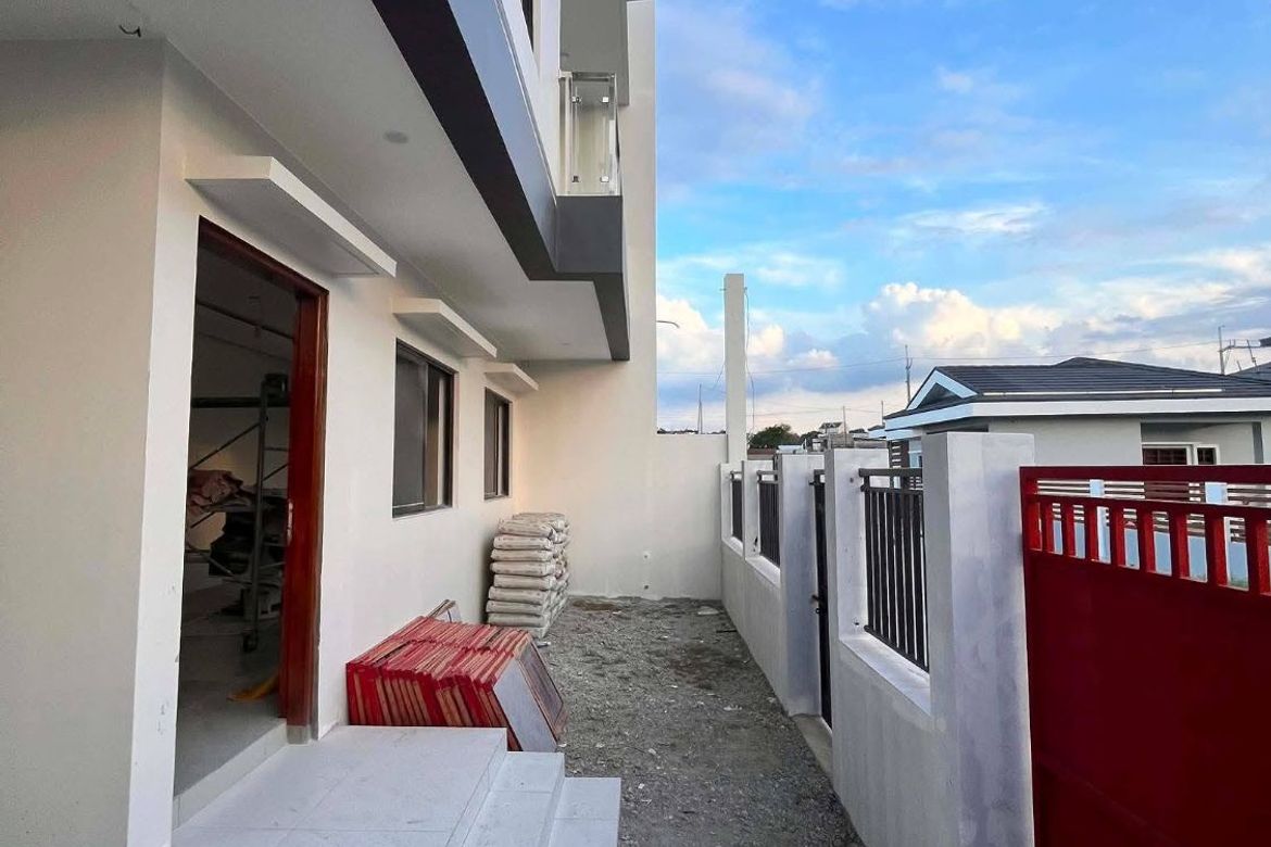 4 Bedroom House for Sale in Balibago, Santa Rosa, Laguna – photo 2
