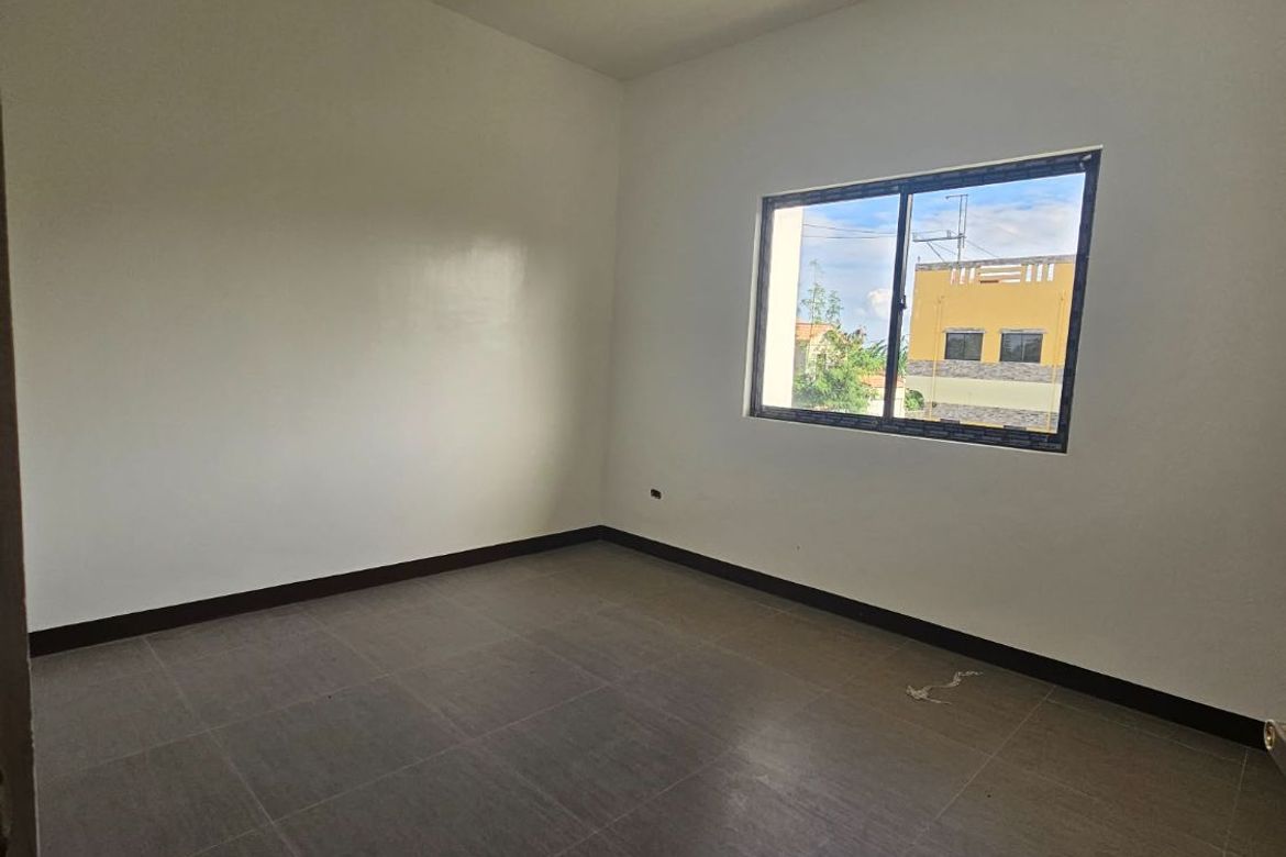 4 Bedroom House for Sale in Balibago, Santa Rosa, Laguna – photo 7