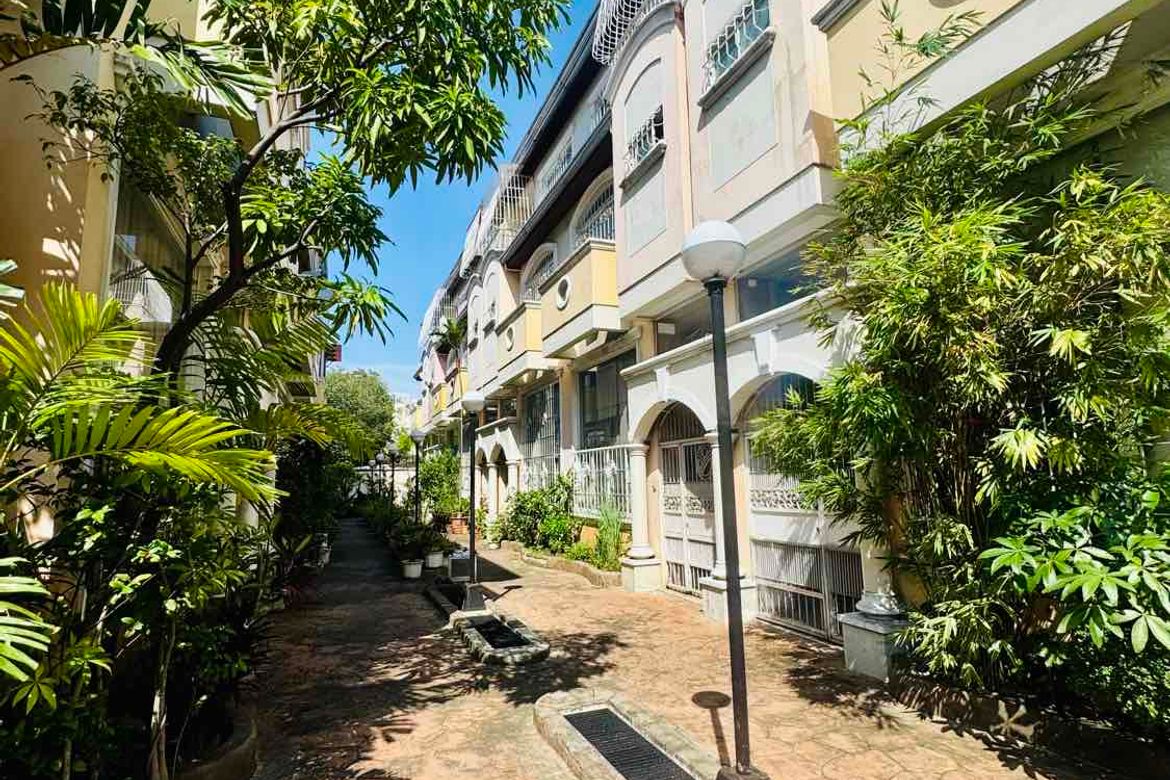 4 Bedroom House for Sale in Balong-Bato, San Juan, Metro Manila near LRT-2 J. Ruiz