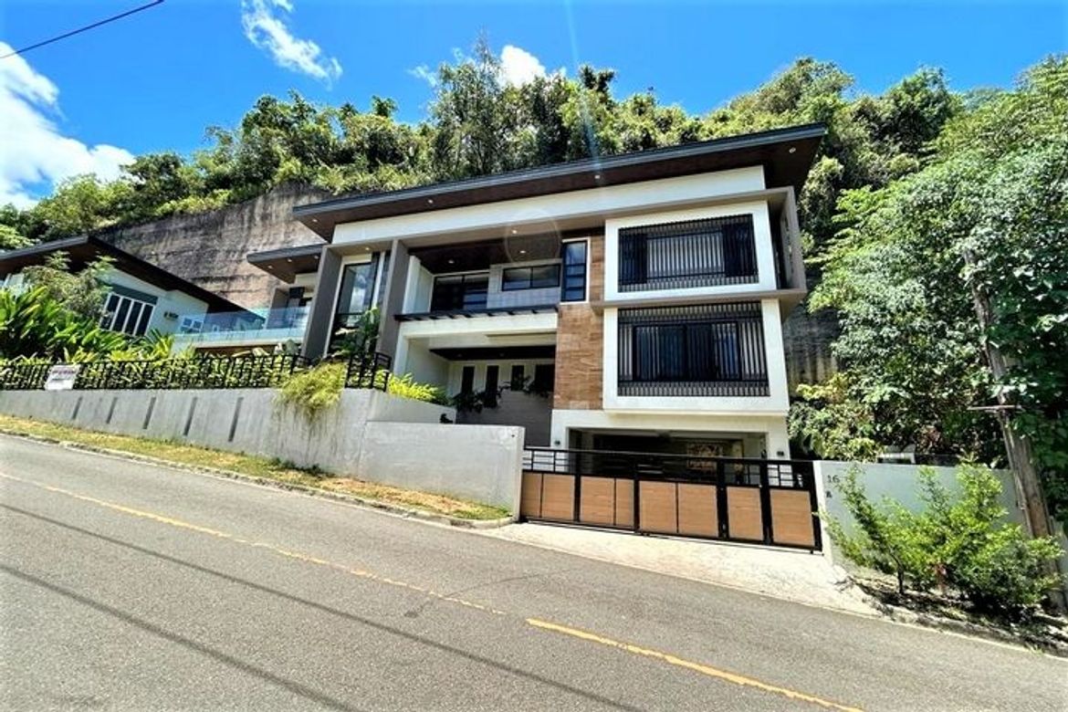 4 Bedroom House for Sale in Banilad, Cebu City, Cebu