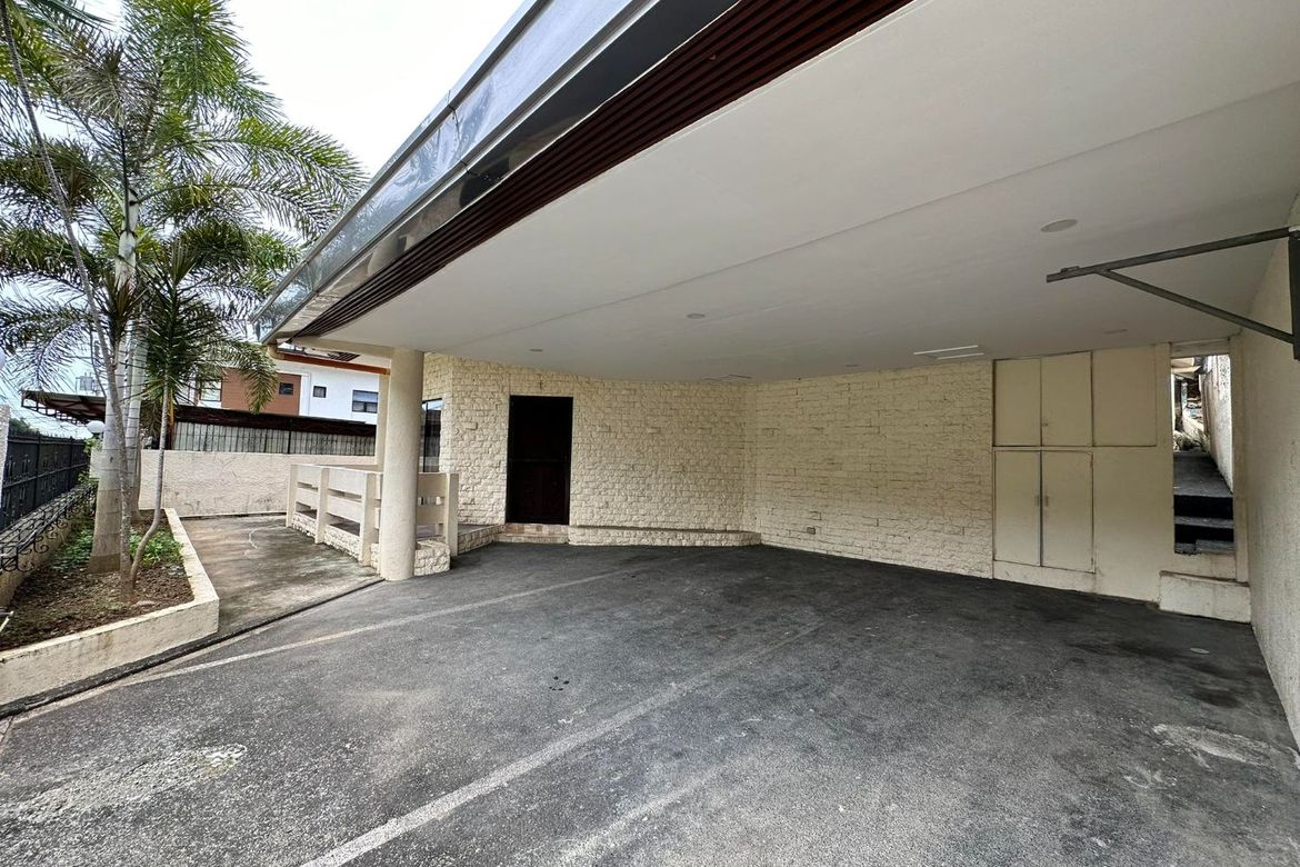 4 Bedroom House for Sale in Banilad, Cebu City, Cebu