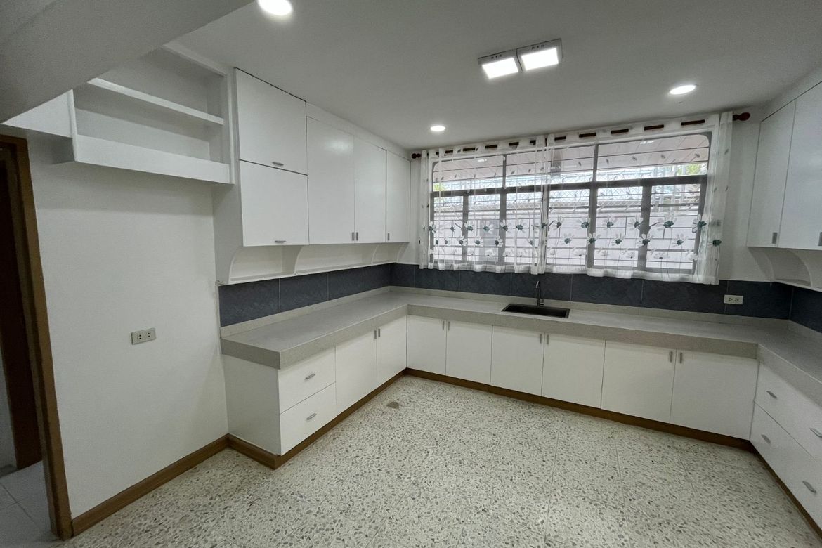 4 Bedroom House for Sale in Barangay 201, Pasay, Metro Manila – photo 6