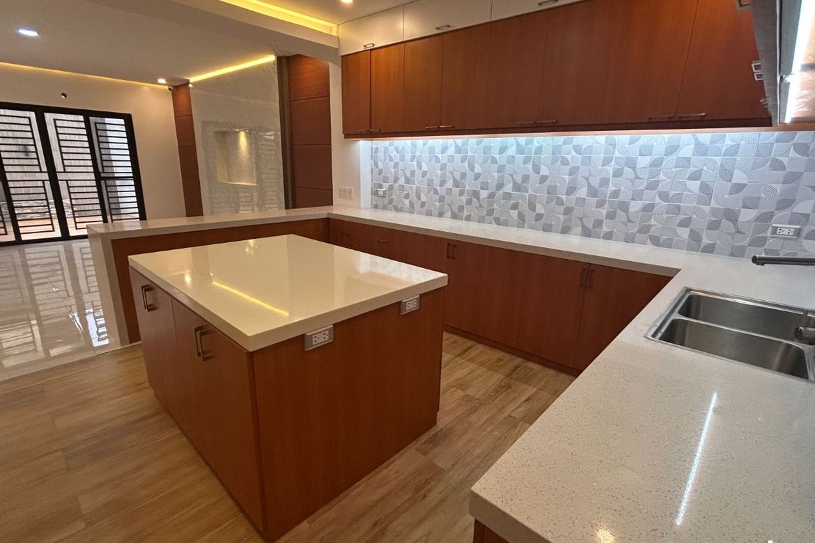 4 Bedroom House for Sale in Barangay 201, Pasay, Metro Manila – photo 8