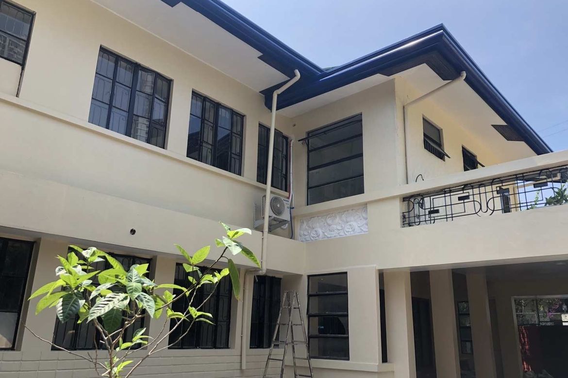 4 Bedroom House for Sale in Barangay 70, Pasay, Metro Manila near LRT-1 Libertad