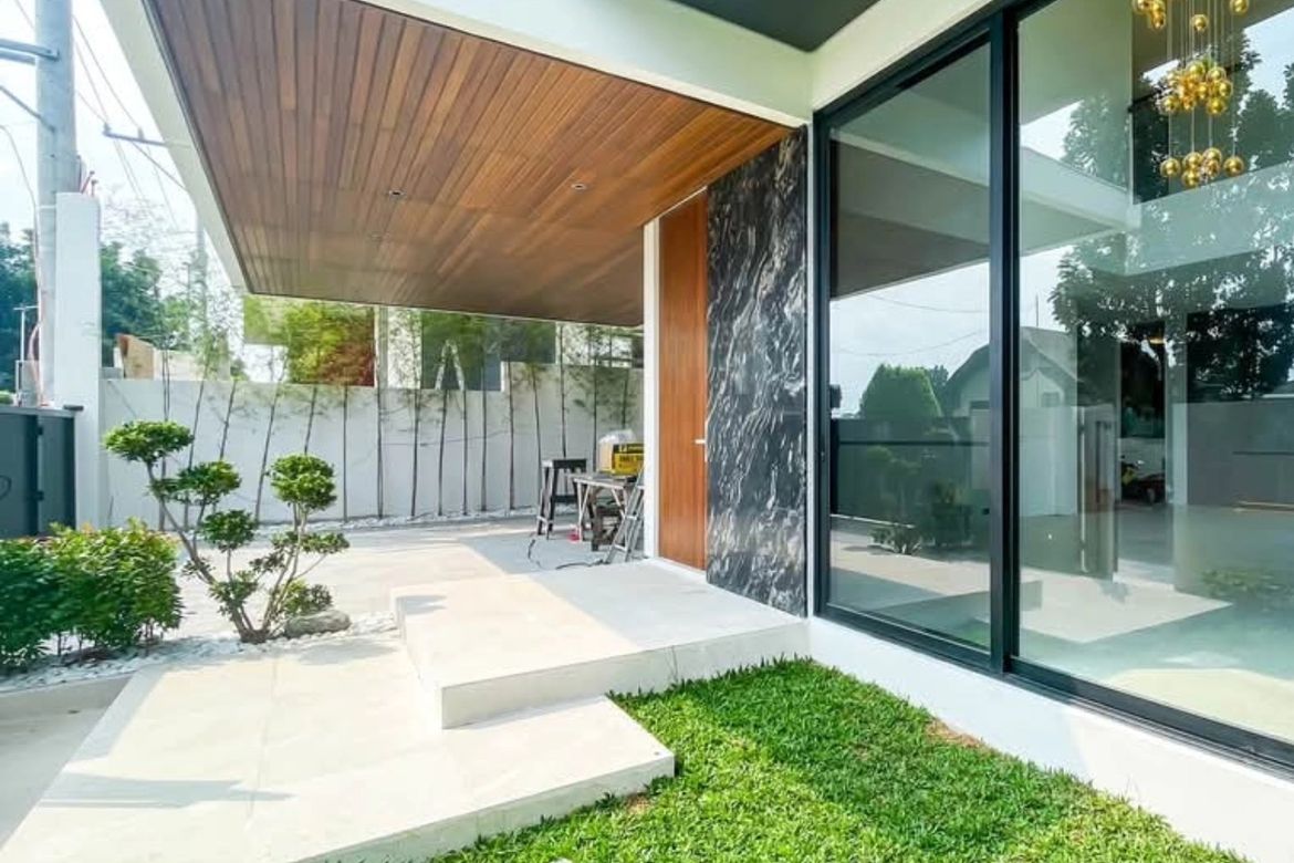 4 Bedroom House for Sale in Batasan Hills, Quezon City, Metro Manila