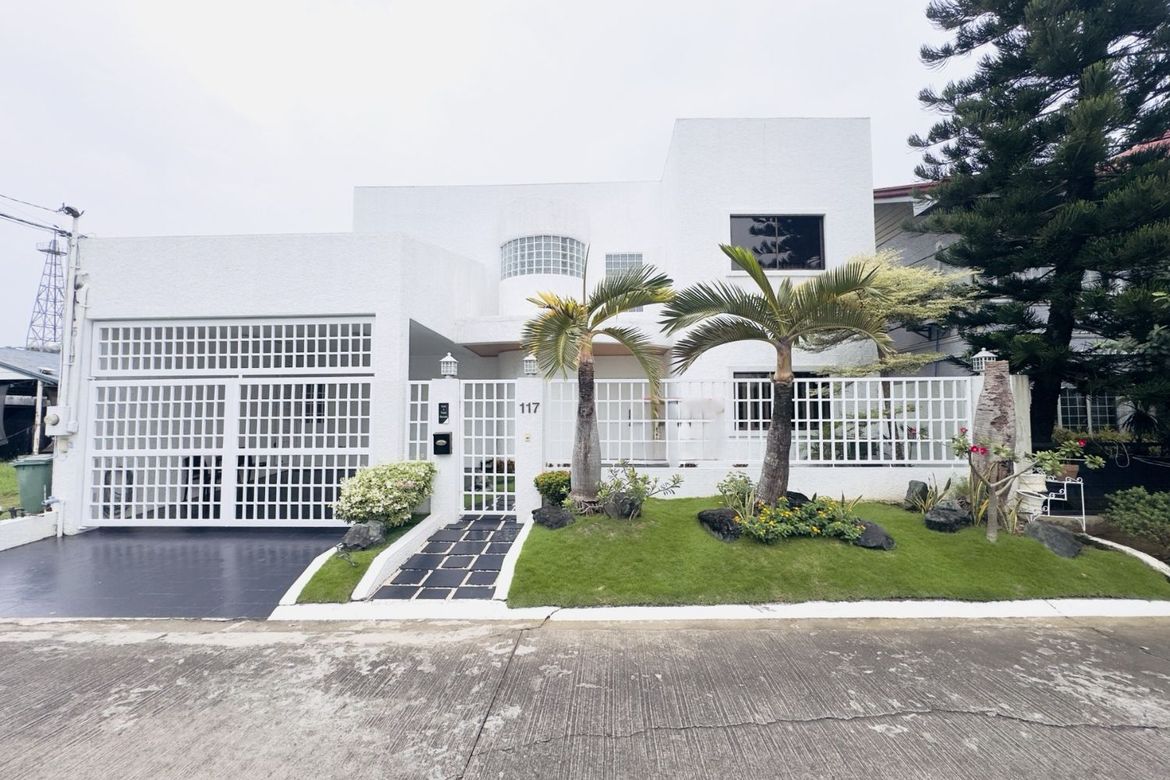4 Bedroom House for Sale in BF Homes Parañaque, BF Homes, Parañaque, Metro Manila – photo 2