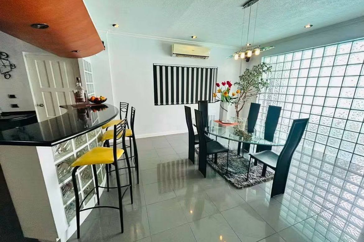4 Bedroom House for Sale in BF Homes Parañaque, BF Homes, Parañaque, Metro Manila – photo 6