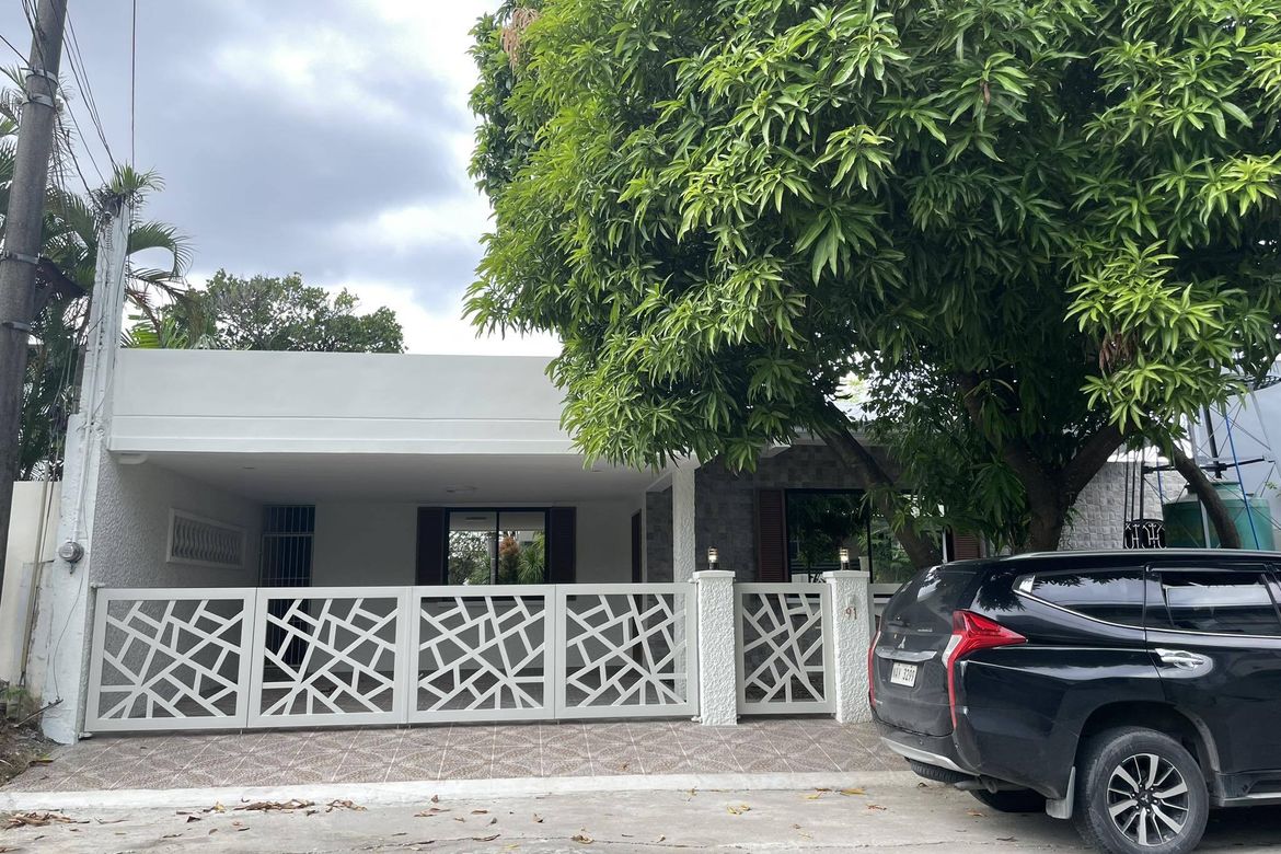 4 Bedroom House for Sale in BF Homes Parañaque, BF Homes, Parañaque, Metro Manila – photo 3
