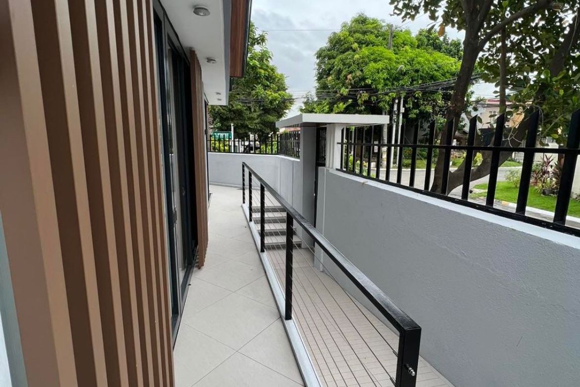 4 Bedroom House for Sale in BF Homes Parañaque, BF Homes, Parañaque, Metro Manila – photo 3