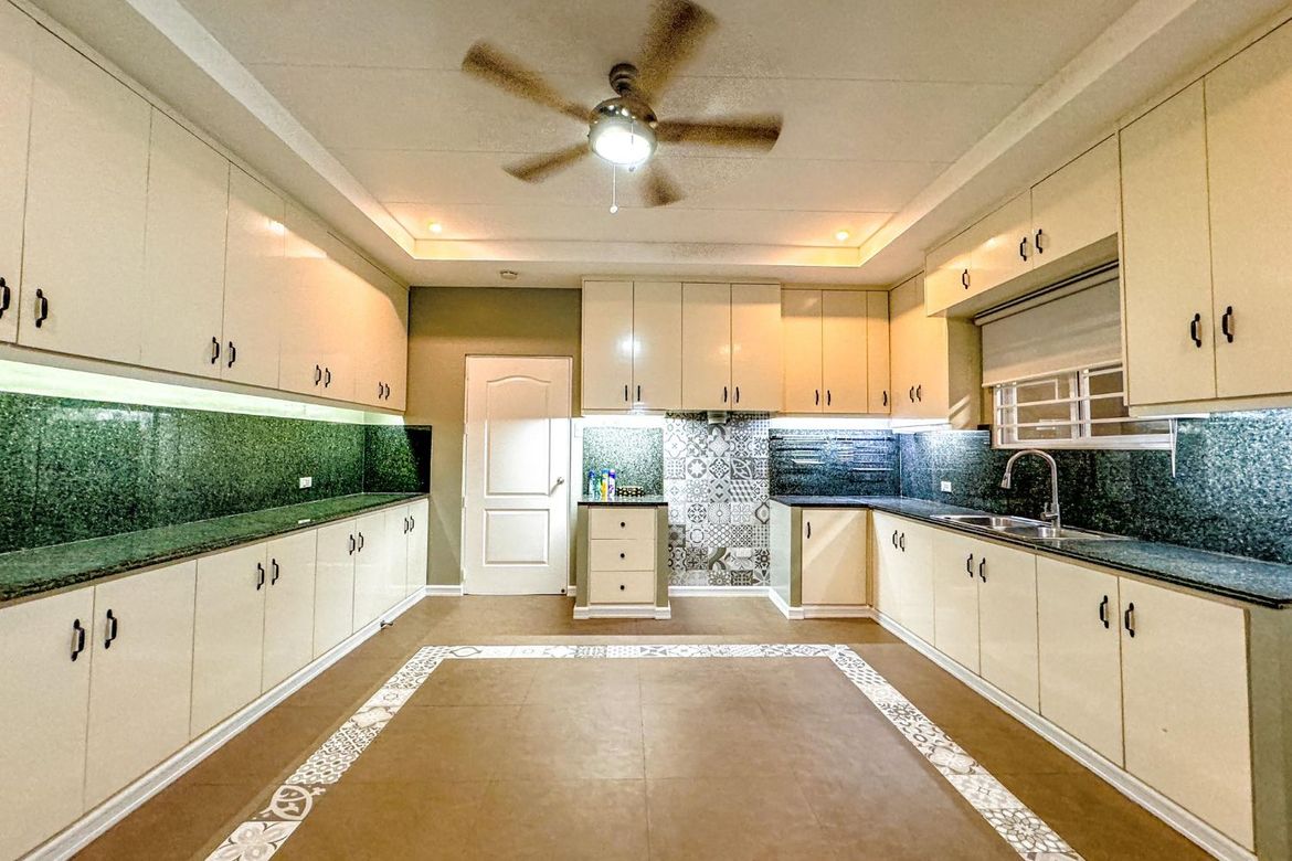 4 Bedroom House for Sale in BF Homes Parañaque, BF Homes, Parañaque, Metro Manila – photo 6