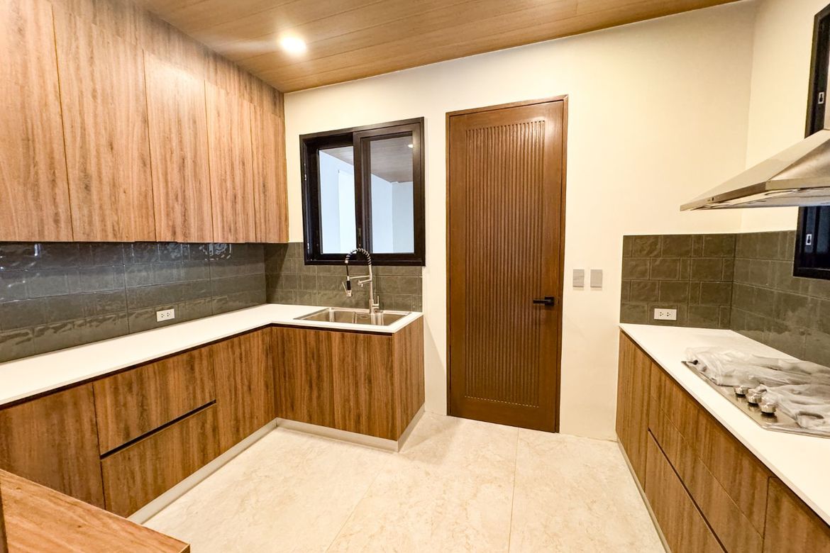 4 Bedroom House for Sale in BF Homes Parañaque, BF Homes, Parañaque, Metro Manila – photo 5