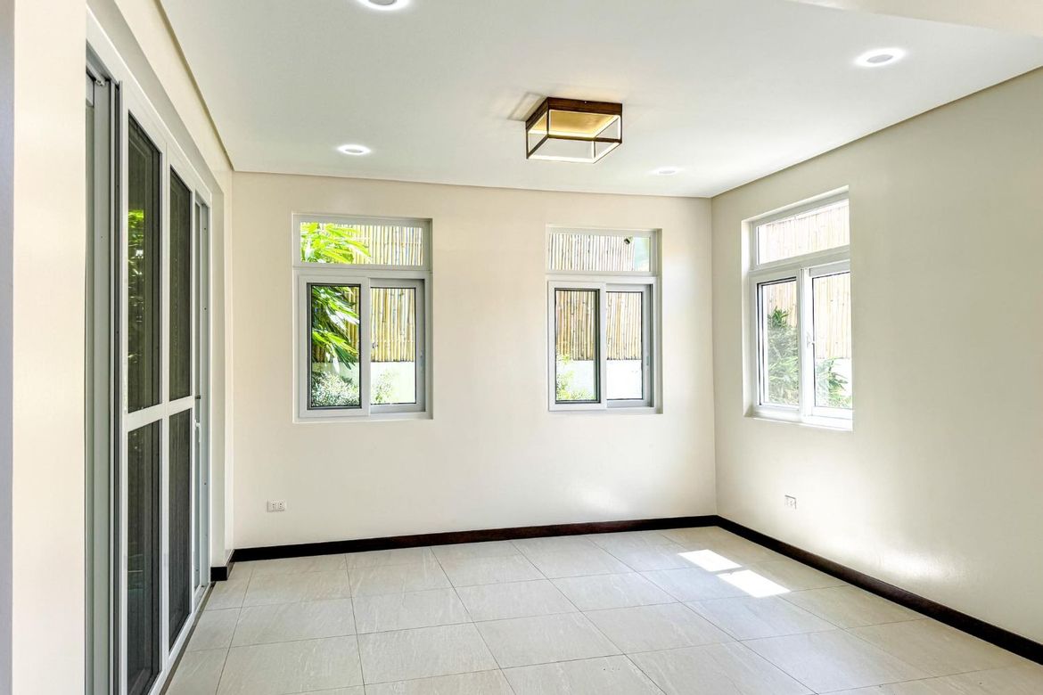 4 Bedroom House for Sale in BF Homes Parañaque, BF Homes, Parañaque, Metro Manila – photo 4