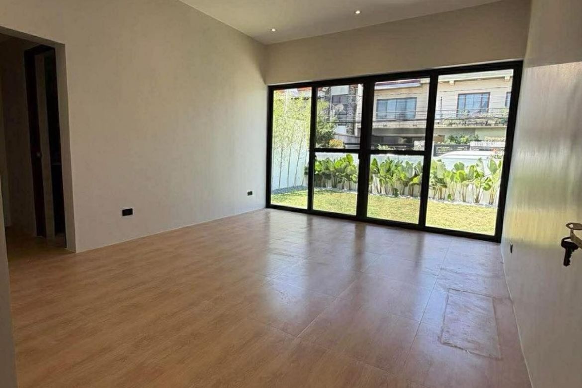 4 Bedroom House for Sale in BF Homes Parañaque, BF Homes, Parañaque, Metro Manila – photo 3