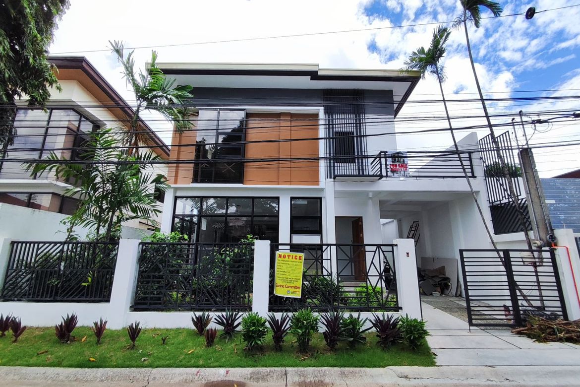 4 Bedroom House for Sale in BF Homes, Parañaque, Metro Manila