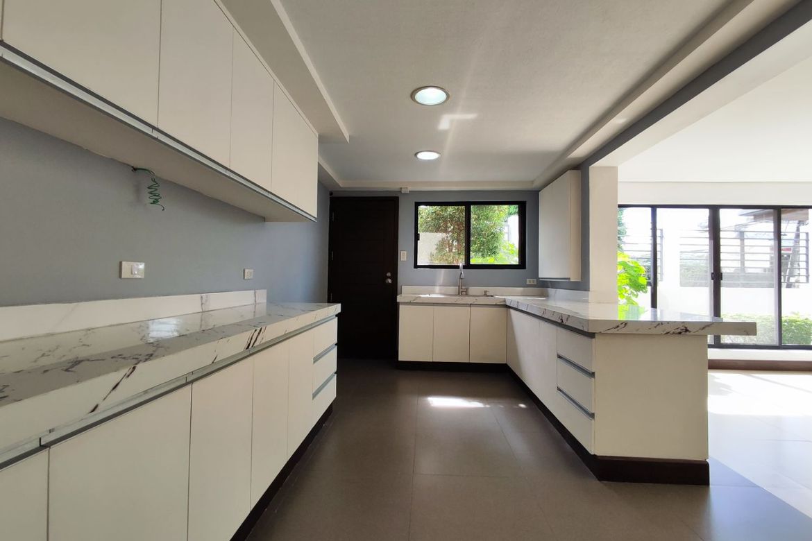 4 Bedroom House for Sale in BF Homes, Parañaque, Metro Manila – photo 8