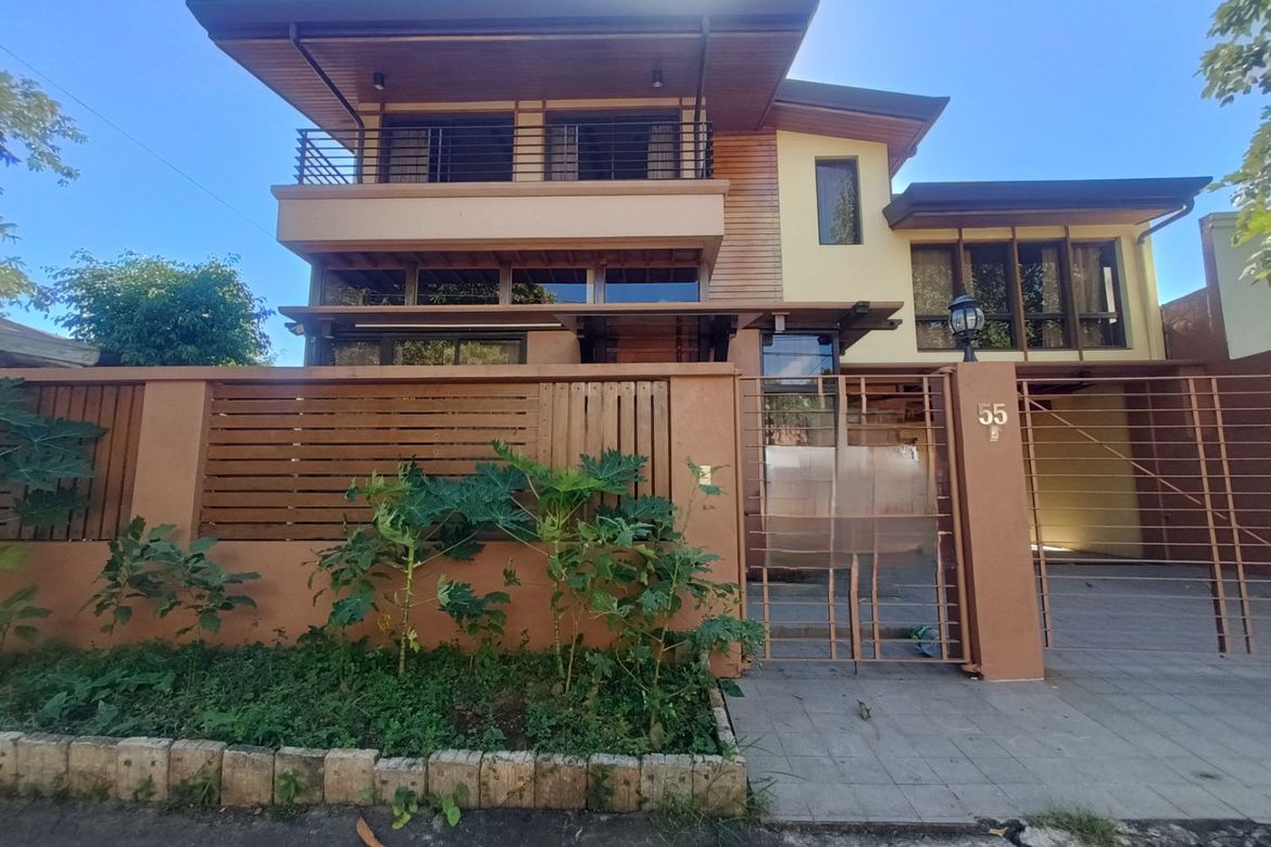 4 Bedroom House for Sale in BF Homes, Parañaque, Metro Manila