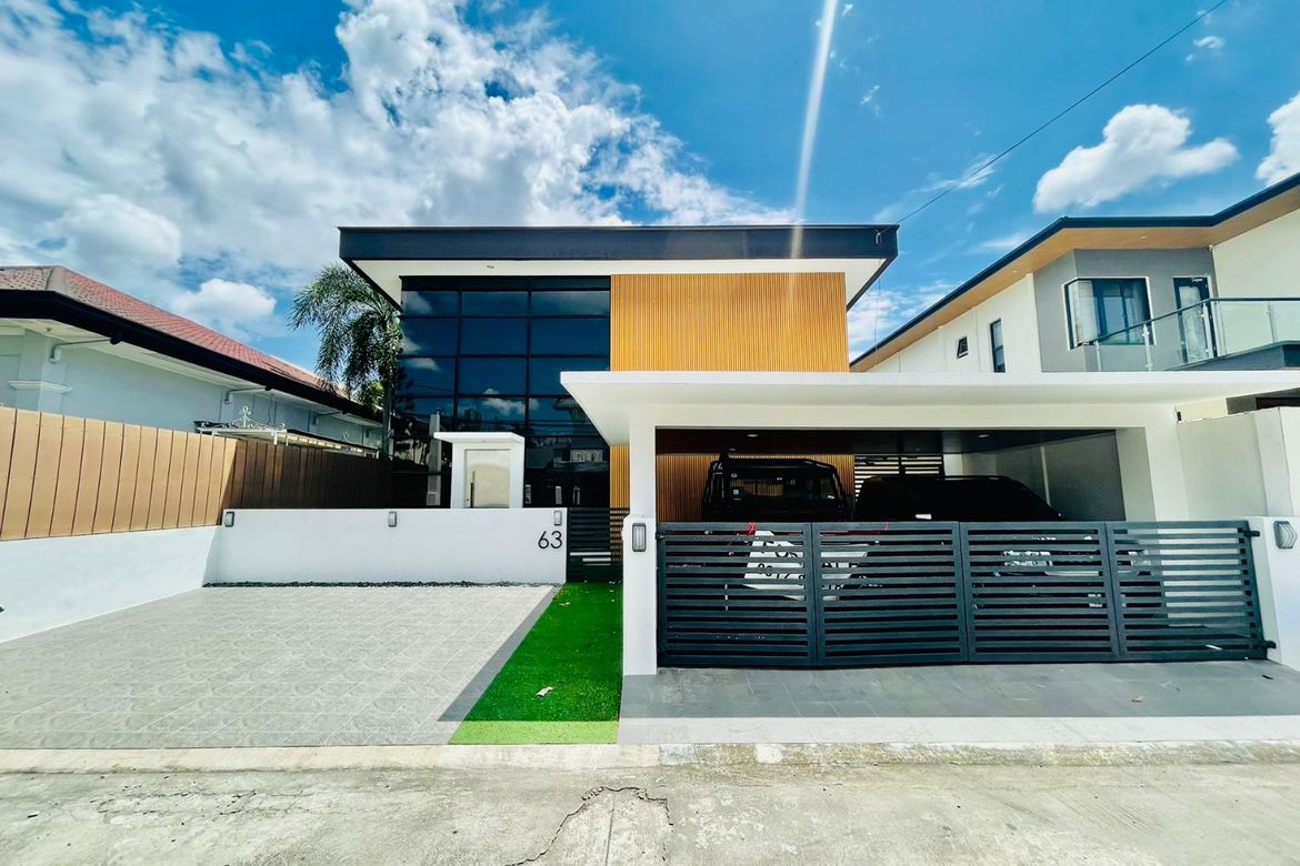 4 Bedroom House for Sale in BF Homes, Parañaque, Metro Manila