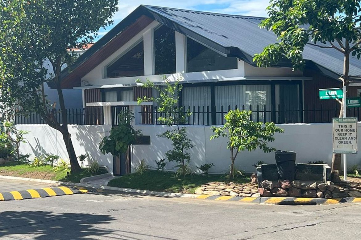 4 Bedroom House for Sale in BF Homes, Parañaque, Metro Manila