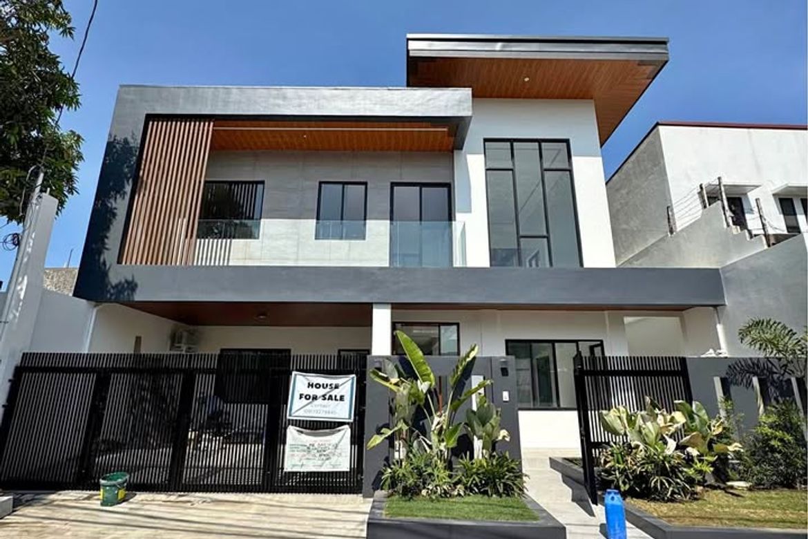4 Bedroom House for Sale in BF Homes, Parañaque, Metro Manila