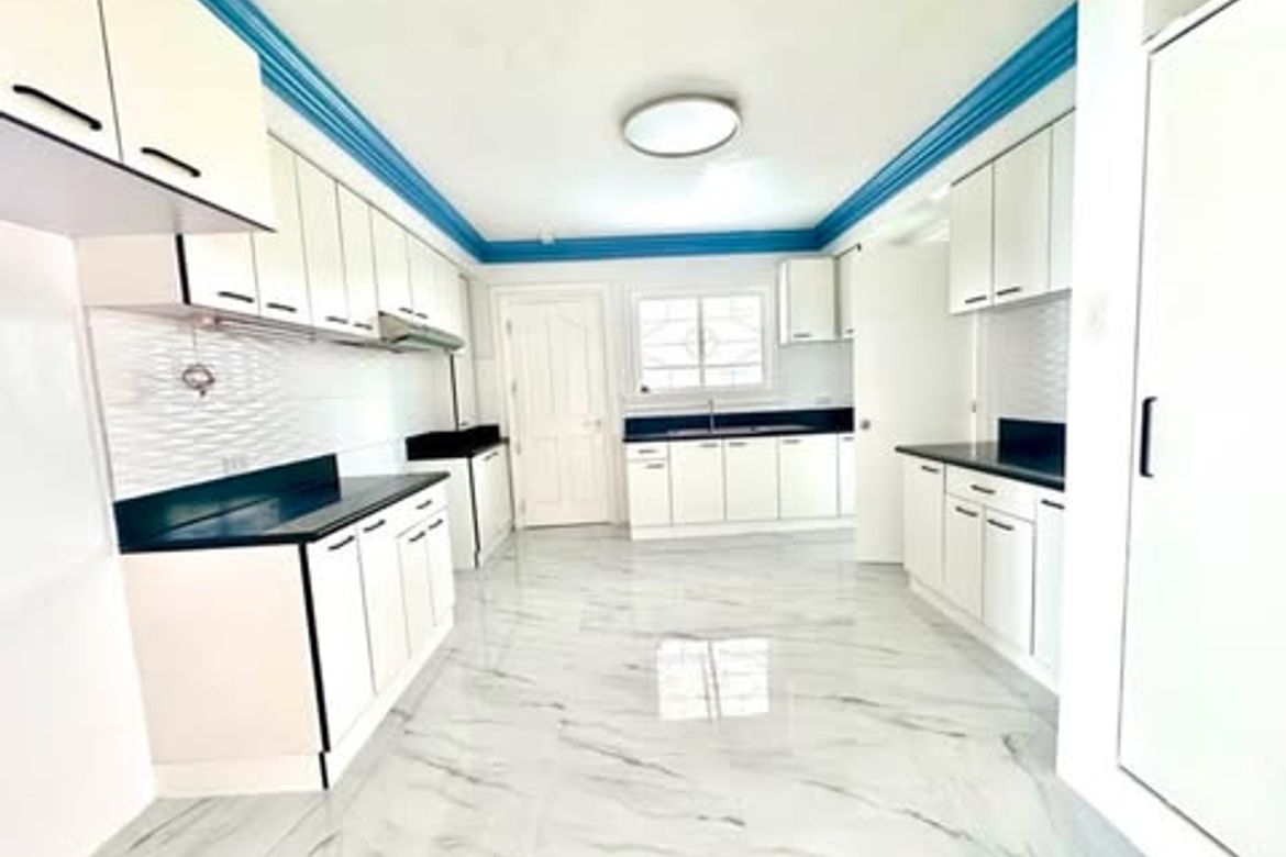4 Bedroom House for Sale in BF Homes, Parañaque, Metro Manila – photo 6
