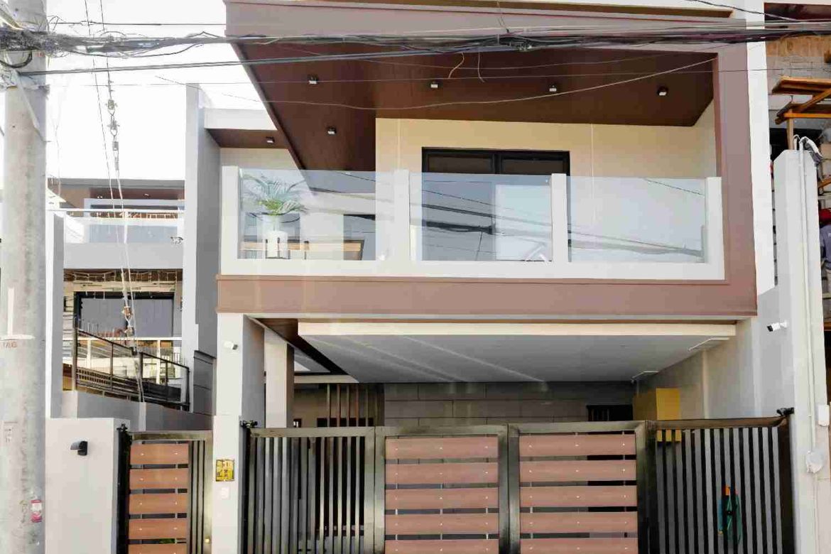4 Bedroom House for Sale in BF Resort Village, Talon Dos, Las Piñas, Metro Manila