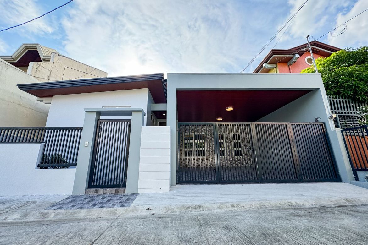4 Bedroom House for Sale in BF Resort Village, Talon Dos, Las Piñas, Metro Manila