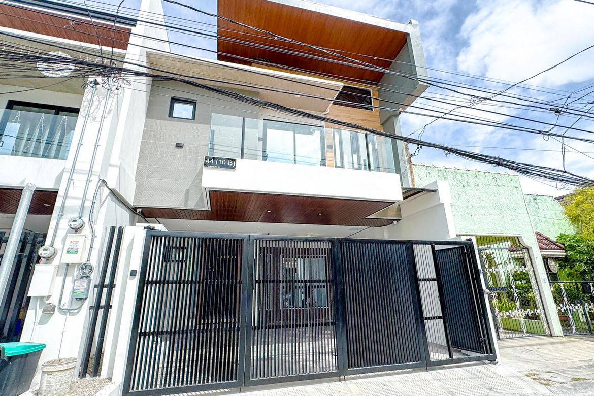 4 Bedroom House for Sale in BF Resort Village, Talon Dos, Las Piñas, Metro Manila