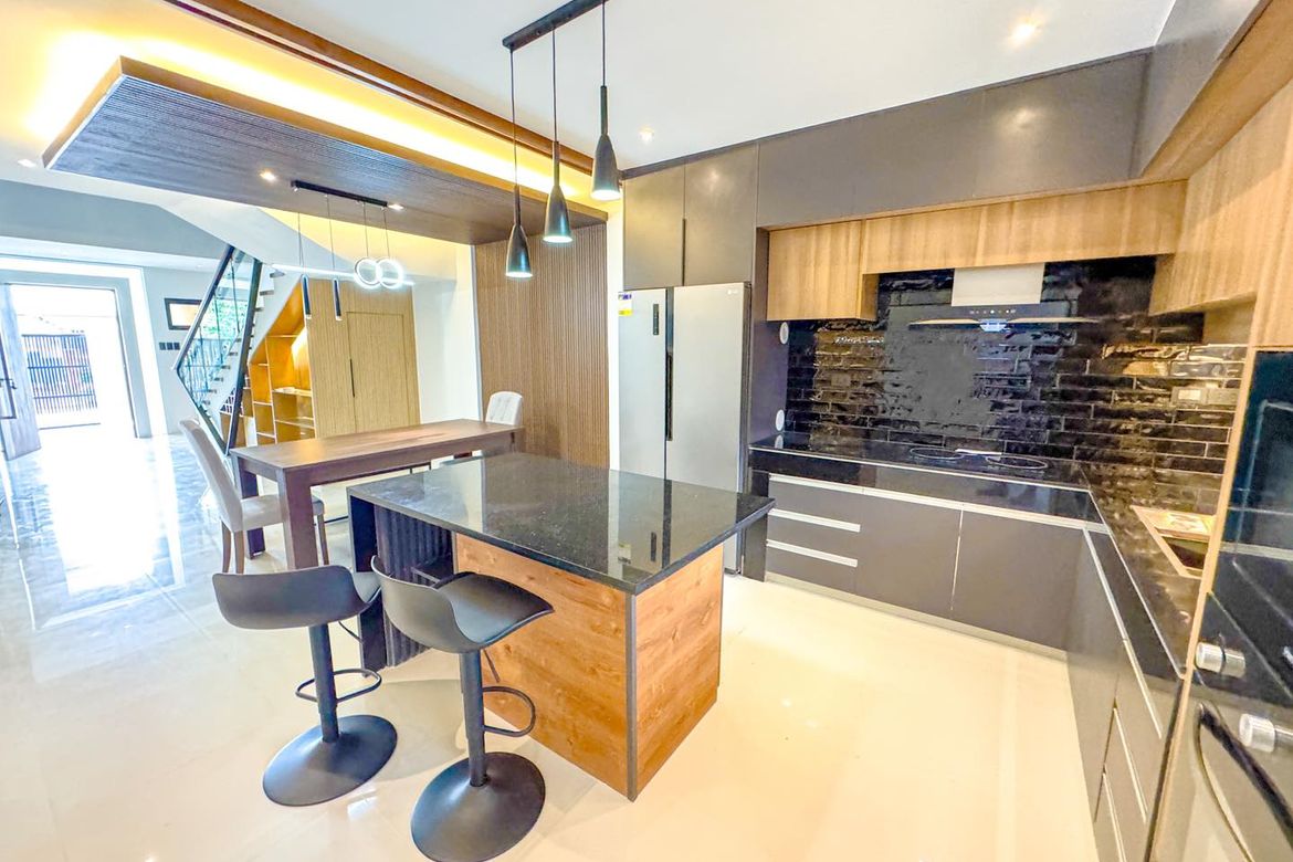 4 Bedroom House for Sale in BF Resort Village, Talon Dos, Las Piñas, Metro Manila – photo 2