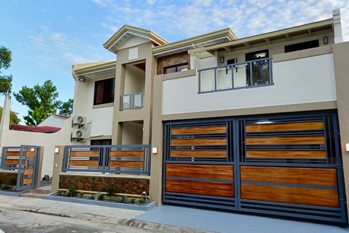 4 Bedroom House for Sale in BF Resort Village, Talon Dos, Las Piñas, Metro Manila