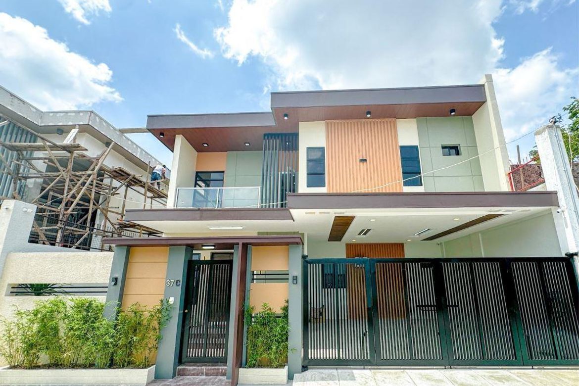 4 Bedroom House for Sale in BF Resort Village, Talon Dos, Las Piñas, Metro Manila