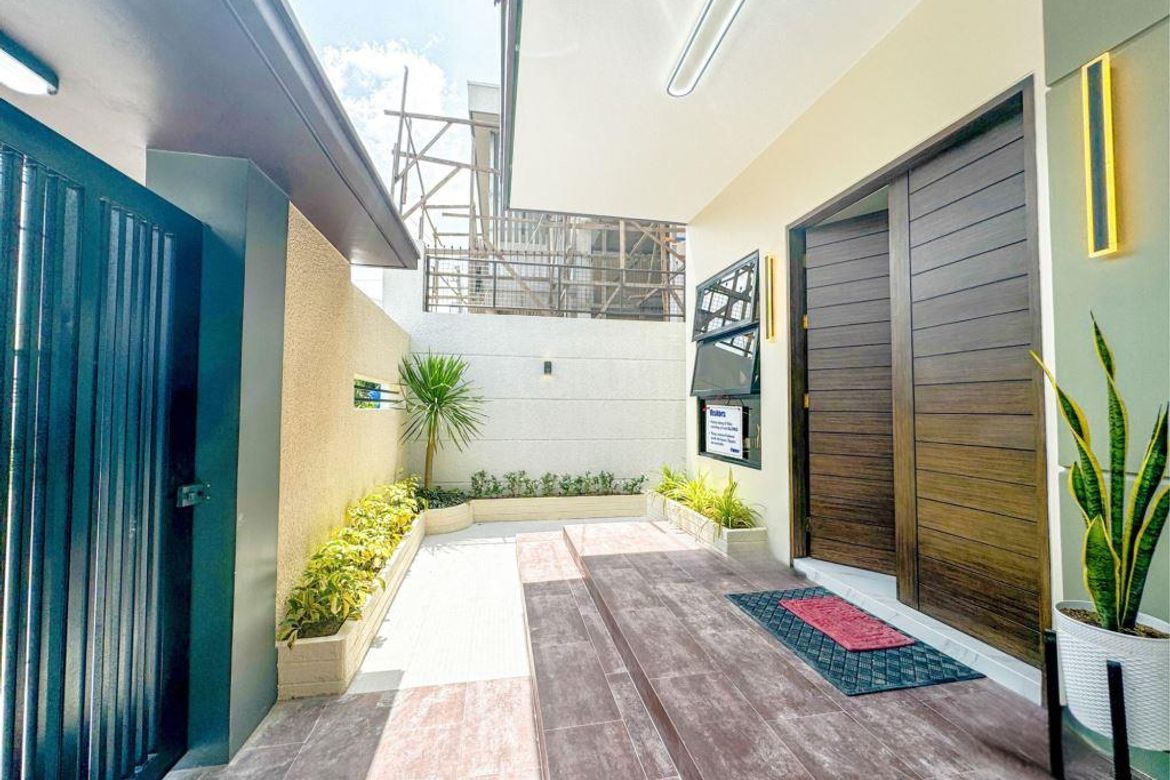 4 Bedroom House for Sale in BF Resort Village, Talon Dos, Las Piñas, Metro Manila – photo 3