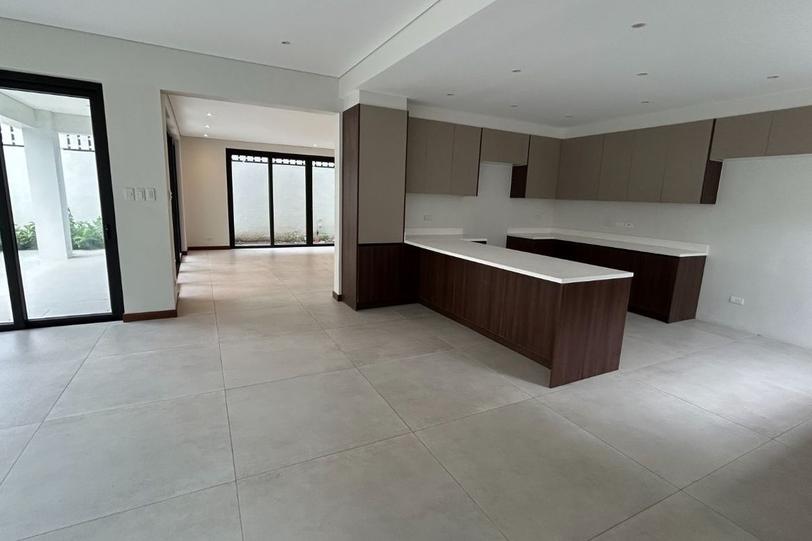4 Bedroom House for Sale in BGC, Taguig, Metro Manila – photo 2