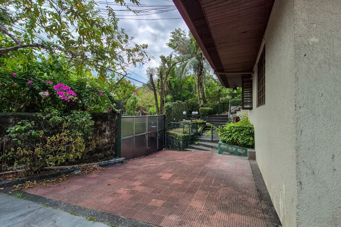4 Bedroom House for Sale in Blue Ridge B, Quezon City, Metro Manila