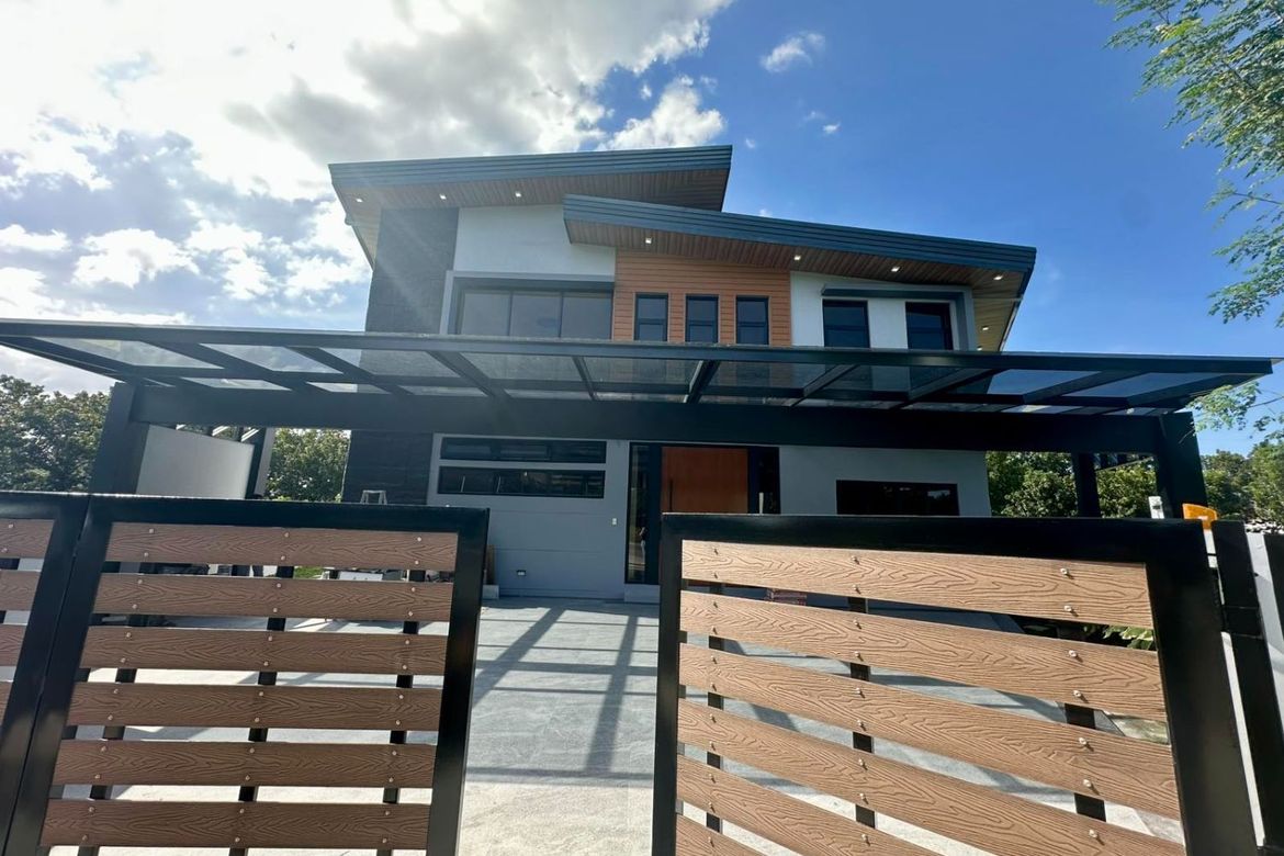 4 Bedroom House for Sale in Cabilang Baybay, Carmona, Cavite
